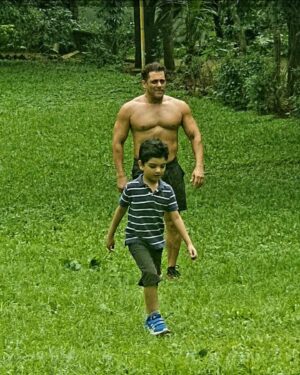 Nikhil Dwivedi Instagram - Happy Birthday Salman! May the child in you always remain alive!!