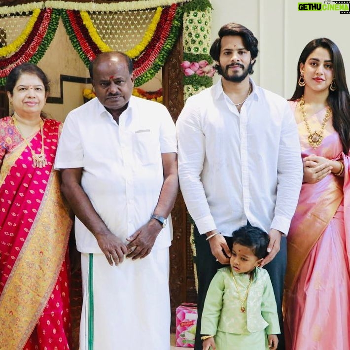 Nikhil Kumar - 170.8K Likes - ನಾಔಿನ ą²øą²®ą²øą³ą²¤ ą²ą²Øą²¤ą³ą²ą³ ą²µą²°ą²®ą²¹ą²¾ą²²ą²ą³ą²·ą³ą²®ą²æ ą²¹ą²¬ą³ą²¬ą²¦ ą²¹ą²¾ą²°ą³ą²¦ą²æą² ą²¶ą³ą²ą²¾ą²¶ą²Æą²ą²³ą³..
ą²®ą²¹ą²¾ą²²ą²ą³ą²·ą³ą²®ą²æ ą²ą²²ą³ą²²ą²°ą²æą²ą³ ą²øą²ą²² ą²ą²¶ą³ą²µą²°ą³ą²Æ ą²øą²ą²Ŗą²¤ą³ą²¤ą²Øą³ą²Øą³ ą²Øą³ą²”ಿ ą²ą²¶ą³ą²°ą³ą²µą²¦ą²æą²øą²²ą³ą²ą²¦ą³ ą²Ŗą³ą²°ą²¾ą²°ą³ą²„ą²æą²øą³ą²¤ą³ą²¤ą³ą²Øą³.