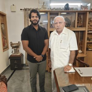 Nikhil Kumar Instagram - Today, I had the honour of meeting veteran former chief minister of Karnataka Shri BS Yeddyurappa ji, at his residence, Davalgiri. Over breakfast, we engaged in a lively discussion on the potential NDA alliance and issues of the people of Karnataka. I took his blessings as an elder, and look forward to a future journey with him for the welfare of our people.  ಬಿಜೆಪಿ ಹಿರಿಯ ನಾಯಕರು ಹಾಗೂ ರಾಜ್ಯದ ಮಾಜಿ ಮುಖ್ಯಮಂತ್ರಿಗಳು ಆಗಿರುವ ಸನ್ಮಾನ್ಯ ಶ್ರೀ  ಬಿ.ಎಸ್.ಯಡಿಯೂರಪ್ಪ ಸಾಹೇಬರನ್ನು ಇಂದು ಅವರ ನಿವಾಸದಲ್ಲಿ ಭೇಟಿಯಾಗಿ ಆಶೀರ್ವಾದ ಪಡೆದುಕೊಂಡೆ.

ಅವರು ಅತ್ಯಂತ ಪ್ರೀತಿ, ವಾತ್ಸಲ್ಯದಿಂದ ನನ್ನನ್ನು ಬರಮಾಡಿಕೊಂಡು ಆಶೀರ್ವದಿಸಿದರು. ಅದಕ್ಕಾಗಿ ನಾನು ಆಭಾರಿ ಆಗಿದ್ದೇನೆ.

ಲೋಕಸಭೆ ಚುನಾವಣೆ ಎದುರಿಸುವ ನಿಟ್ಟಿನಲ್ಲಿ ರಾಜ್ಯದಲ್ಲಿ ಆಗಿರುವ ಜೆಡಿಎಸ್ - ಬಿಜೆಪಿ ಮೈತ್ರಿಯ ಬಗ್ಗೆ ಅವರೊಂದಿಗೆ ಚರ್ಚಿಸಲಾಯಿತು. ಇದು ಅತ್ಯಂತ ಉತ್ತಮ ಬೆಳವಣಿಗೆ ಎಂದು ಅವರು ಸಂತಸ ವ್ಯಕ್ತಪಡಿಸಿದರು.
ಈ ಸಂದರ್ಭದಲ್ಲಿ ಮಾಜಿ ಮಂತ್ರಿಗಳಾದ ಶ್ರೀ ಮುನಿರತ್ನ ಅವರು ಉಪಸ್ಥಿತರಿದ್ದರು.