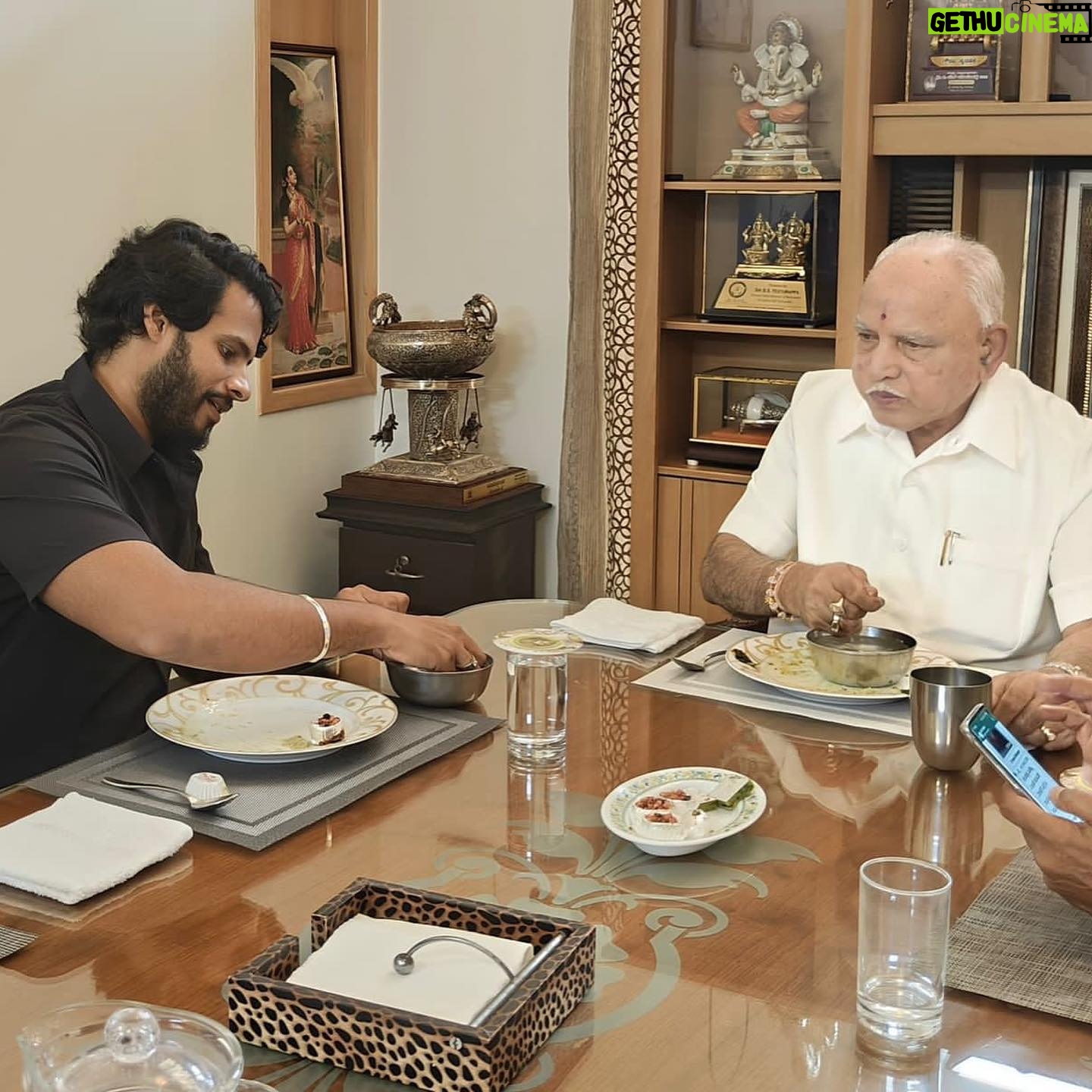 Nikhil Kumar - 125.6K Likes - Today, I had the honour of meeting veteran former chief minister of Karnataka Shri BS Yeddyurappa ji, at his residence, Davalgiri. Over breakfast, we engaged in a lively discussion on the potential NDA alliance and issues of the people of Karnataka. I took his blessings as an elder, and look forward to a future journey with him for the welfare of our people. ą²¬ą²æą²ą³ą²Ŗą²æ ಹಿರಿಯ ą²Øą²¾ą²Æą²ą²°ą³ ą²¹ą²¾ą²ą³ ą²°ą²¾ą²ą³ą²Æą²¦ ą²®ą²¾ą²ą²æ ą²®ą³ą²ą³ą²Æą²®ą²ą²¤ą³ą²°ą²æą²ą²³ą³ ą²ą²ą²æą²°ą³ą²µ ą²øą²Øą³ą²®ą²¾ą²Øą³ą²Æ ą²¶ą³ą²°ą³ ಬಿ.ą²ą²øą³.ą²Æą²”ą²æą²Æą³ą²°ą²Ŗą³ą²Ŗ ą²øą²¾ą²¹ą³ą²¬ą²°ą²Øą³ą²Øą³ ą²ą²ą²¦ą³ ą²
ವರ ą²Øą²æą²µą²¾ą²øą²¦ą²²ą³ą²²ą²æ ą²ą³ą²ą²æą²Æą²¾ą²ą²æ ą²ą²¶ą³ą²°ą³ą²µą²¾ą²¦ ą²Ŗą²”ą³ą²¦ą³ą²ą³ą²ą²”ą³.
ą²
ವರೠą²
ą²¤ą³ą²Æą²ą²¤ ą²Ŗą³ą²°ą³ą²¤ą²æ, ą²µą²¾ą²¤ą³ą²øą²²ą³ą²Æą²¦ą²æą²ą²¦ ą²Øą²Øą³ą²Øą²Øą³ą²Øą³ ą²¬ą²°ą²®ą²¾ą²”ą²æą²ą³ą²ą²”ą³ ą²ą²¶ą³ą²°ą³ą²µą²¦ą²æą²øą²æą²¦ą²°ą³. ą²
ą²¦ą²ą³ą²ą²¾ą²ą²æ ą²Øą²¾ą²Øą³ ą²ą²ą²¾ą²°ą²æ ą²ą²ą²æą²¦ą³ą²¦ą³ą²Øą³.
ą²²ą³ą²ą²øą²ą³ ą²ą³ą²Øą²¾ą²µą²£ą³ ą²ą²¦ą³ą²°ą²æą²øą³ą²µ ą²Øą²æą²ą³ą²ą²æą²Øą²²ą³ą²²ą²æ ą²°ą²¾ą²ą³ą²Æą²¦ą²²ą³ą²²ą²æ ą²ą²ą²æą²°ą³ą²µ ą²ą³ą²”ą²æą²ą²øą³ - ą²¬ą²æą²ą³ą²Ŗą²æ ą²®ą³ą²¤ą³ą²°ą²æą²Æ ą²¬ą²ą³ą²ą³ ą²
ą²µą²°ą³ą²ą²¦ą²æą²ą³ ą²ą²°ą³ą²ą²æą²øą²²ą²¾ą²Æą²æą²¤ą³. ą²ą²¦ą³ ą²
ą²¤ą³ą²Æą²ą²¤ ą²ą²¤ą³ą²¤ą²® ą²¬ą³ą²³ą²µą²£ą²æą²ą³ ą²ą²ą²¦ą³ ą²
ą²µą²°ą³ ą²øą²ą²¤ą²ø ą²µą³ą²Æą²ą³ą²¤ą²Ŗą²”ಿಸಿದರą³.
ą² ą²øą²ą²¦ą²°ą³ą²ą²¦ą²²ą³ą²²ą²æ ą²®ą²¾ą²ą²æ ą²®ą²ą²¤ą³ą²°ą²æą²ą²³ą²¾ą²¦ ą²¶ą³ą²°ą³ ą²®ą³ą²Øą²æą²°ą²¤ą³ą²Ø ą²
ą²µą²°ą³ ą²ą²Ŗą²øą³ą²„ą²æą²¤ą²°ą²æą²¦ą³ą²¦ą²°ą³.