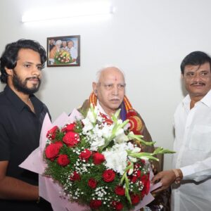 Nikhil Kumar Instagram - Today, I had the honour of meeting veteran former chief minister of Karnataka Shri BS Yeddyurappa ji, at his residence, Davalgiri. Over breakfast, we engaged in a lively discussion on the potential NDA alliance and issues of the people of Karnataka. I took his blessings as an elder, and look forward to a future journey with him for the welfare of our people.  ಬಿಜೆಪಿ ಹಿರಿಯ ನಾಯಕರು ಹಾಗೂ ರಾಜ್ಯದ ಮಾಜಿ ಮುಖ್ಯಮಂತ್ರಿಗಳು ಆಗಿರುವ ಸನ್ಮಾನ್ಯ ಶ್ರೀ  ಬಿ.ಎಸ್.ಯಡಿಯೂರಪ್ಪ ಸಾಹೇಬರನ್ನು ಇಂದು ಅವರ ನಿವಾಸದಲ್ಲಿ ಭೇಟಿಯಾಗಿ ಆಶೀರ್ವಾದ ಪಡೆದುಕೊಂಡೆ.

ಅವರು ಅತ್ಯಂತ ಪ್ರೀತಿ, ವಾತ್ಸಲ್ಯದಿಂದ ನನ್ನನ್ನು ಬರಮಾಡಿಕೊಂಡು ಆಶೀರ್ವದಿಸಿದರು. ಅದಕ್ಕಾಗಿ ನಾನು ಆಭಾರಿ ಆಗಿದ್ದೇನೆ.

ಲೋಕಸಭೆ ಚುನಾವಣೆ ಎದುರಿಸುವ ನಿಟ್ಟಿನಲ್ಲಿ ರಾಜ್ಯದಲ್ಲಿ ಆಗಿರುವ ಜೆಡಿಎಸ್ - ಬಿಜೆಪಿ ಮೈತ್ರಿಯ ಬಗ್ಗೆ ಅವರೊಂದಿಗೆ ಚರ್ಚಿಸಲಾಯಿತು. ಇದು ಅತ್ಯಂತ ಉತ್ತಮ ಬೆಳವಣಿಗೆ ಎಂದು ಅವರು ಸಂತಸ ವ್ಯಕ್ತಪಡಿಸಿದರು.
ಈ ಸಂದರ್ಭದಲ್ಲಿ ಮಾಜಿ ಮಂತ್ರಿಗಳಾದ ಶ್ರೀ ಮುನಿರತ್ನ ಅವರು ಉಪಸ್ಥಿತರಿದ್ದರು.