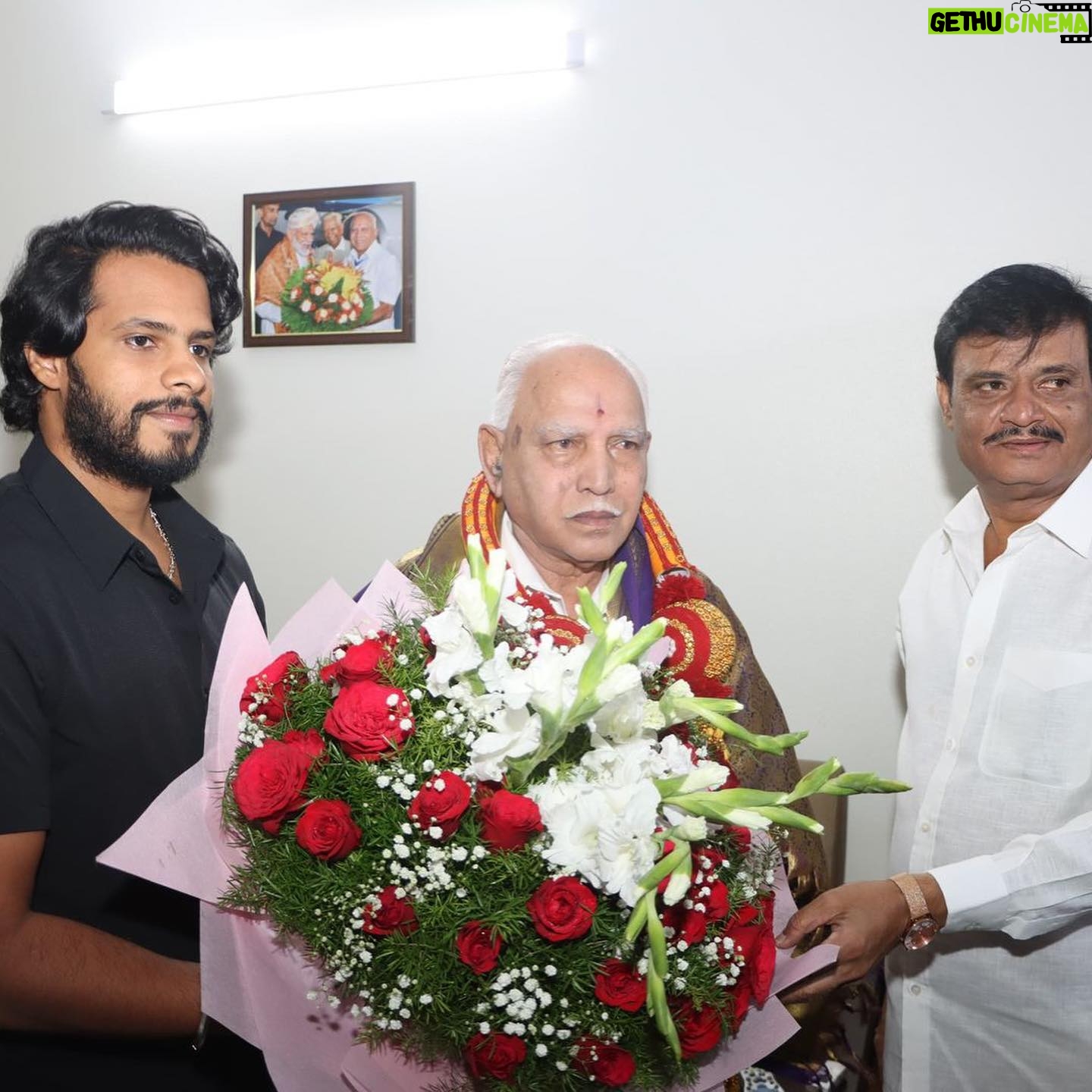 Nikhil Kumar - 125.6K Likes - Today, I had the honour of meeting veteran former chief minister of Karnataka Shri BS Yeddyurappa ji, at his residence, Davalgiri. Over breakfast, we engaged in a lively discussion on the potential NDA alliance and issues of the people of Karnataka. I took his blessings as an elder, and look forward to a future journey with him for the welfare of our people. ą²¬ą²æą²ą³ą²Ŗą²æ ಹಿರಿಯ ą²Øą²¾ą²Æą²ą²°ą³ ą²¹ą²¾ą²ą³ ą²°ą²¾ą²ą³ą²Æą²¦ ą²®ą²¾ą²ą²æ ą²®ą³ą²ą³ą²Æą²®ą²ą²¤ą³ą²°ą²æą²ą²³ą³ ą²ą²ą²æą²°ą³ą²µ ą²øą²Øą³ą²®ą²¾ą²Øą³ą²Æ ą²¶ą³ą²°ą³ ಬಿ.ą²ą²øą³.ą²Æą²”ą²æą²Æą³ą²°ą²Ŗą³ą²Ŗ ą²øą²¾ą²¹ą³ą²¬ą²°ą²Øą³ą²Øą³ ą²ą²ą²¦ą³ ą²
ವರ ą²Øą²æą²µą²¾ą²øą²¦ą²²ą³ą²²ą²æ ą²ą³ą²ą²æą²Æą²¾ą²ą²æ ą²ą²¶ą³ą²°ą³ą²µą²¾ą²¦ ą²Ŗą²”ą³ą²¦ą³ą²ą³ą²ą²”ą³.
ą²
ವರೠą²
ą²¤ą³ą²Æą²ą²¤ ą²Ŗą³ą²°ą³ą²¤ą²æ, ą²µą²¾ą²¤ą³ą²øą²²ą³ą²Æą²¦ą²æą²ą²¦ ą²Øą²Øą³ą²Øą²Øą³ą²Øą³ ą²¬ą²°ą²®ą²¾ą²”ą²æą²ą³ą²ą²”ą³ ą²ą²¶ą³ą²°ą³ą²µą²¦ą²æą²øą²æą²¦ą²°ą³. ą²
ą²¦ą²ą³ą²ą²¾ą²ą²æ ą²Øą²¾ą²Øą³ ą²ą²ą²¾ą²°ą²æ ą²ą²ą²æą²¦ą³ą²¦ą³ą²Øą³.
ą²²ą³ą²ą²øą²ą³ ą²ą³ą²Øą²¾ą²µą²£ą³ ą²ą²¦ą³ą²°ą²æą²øą³ą²µ ą²Øą²æą²ą³ą²ą²æą²Øą²²ą³ą²²ą²æ ą²°ą²¾ą²ą³ą²Æą²¦ą²²ą³ą²²ą²æ ą²ą²ą²æą²°ą³ą²µ ą²ą³ą²”ą²æą²ą²øą³ - ą²¬ą²æą²ą³ą²Ŗą²æ ą²®ą³ą²¤ą³ą²°ą²æą²Æ ą²¬ą²ą³ą²ą³ ą²
ą²µą²°ą³ą²ą²¦ą²æą²ą³ ą²ą²°ą³ą²ą²æą²øą²²ą²¾ą²Æą²æą²¤ą³. ą²ą²¦ą³ ą²
ą²¤ą³ą²Æą²ą²¤ ą²ą²¤ą³ą²¤ą²® ą²¬ą³ą²³ą²µą²£ą²æą²ą³ ą²ą²ą²¦ą³ ą²
ą²µą²°ą³ ą²øą²ą²¤ą²ø ą²µą³ą²Æą²ą³ą²¤ą²Ŗą²”ಿಸಿದರą³.
ą² ą²øą²ą²¦ą²°ą³ą²ą²¦ą²²ą³ą²²ą²æ ą²®ą²¾ą²ą²æ ą²®ą²ą²¤ą³ą²°ą²æą²ą²³ą²¾ą²¦ ą²¶ą³ą²°ą³ ą²®ą³ą²Øą²æą²°ą²¤ą³ą²Ø ą²
ą²µą²°ą³ ą²ą²Ŗą²øą³ą²„ą²æą²¤ą²°ą²æą²¦ą³ą²¦ą²°ą³.