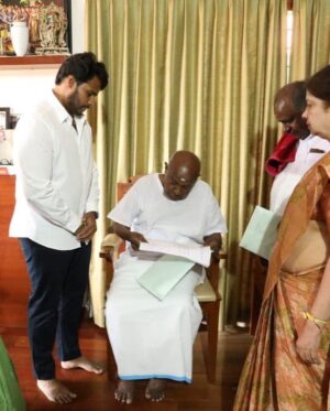 Nikhil Kumar Instagram - ರಾಮನಗರ ವಿಧಾನಸಭಾ ಕ್ಷೇತ್ರದ ಜೆಡಿಎಸ್ ಅಭ್ಯರ್ಥಿಯಾಗಿ ನಾಮಪತ್ರ ಸಲ್ಲಿಸಿದ ನಂತರ ಬೃಹತ್ ರೋಡ್ ಶೋ ನಡೆಸಲಾಯಿತು. ಕ್ಷೇತ್ರದ ಜನತೆ ವ್ಯಕ್ತಪಡಿಸಿದ ಬೆಂಬಲ ಕಂಡು ನನ್ನ ಹೃದಯ ಉಕ್ಕಿಬಂದಿದೆ. ಸುಡು ಬಿಸಿಲನ್ನು ಲೆಕ್ಕಿಸದೆ ನನ್ನ ಬಗ್ಗೆ ತೋರಿದ ಪ್ರೀತಿ ವಿಶ್ವಾಸಕ್ಕೆ ನಾನು ಆಭಾರಿ ಆಗಿದ್ದೇನೆ. 

ಮಹಾಜನತೆಗೆ ಅನಂತ ಧನ್ಯವಾದಗಳು.
