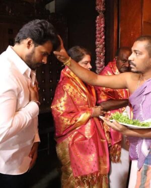 Nikhil Kumar Instagram - ರಾಮನಗರ ವಿಧಾನಸಭಾ ಕ್ಷೇತ್ರದ ಜೆಡಿಎಸ್ ಅಭ್ಯರ್ಥಿಯಾಗಿ ನಾಮಪತ್ರ ಸಲ್ಲಿಸಿದ ನಂತರ ಬೃಹತ್ ರೋಡ್ ಶೋ ನಡೆಸಲಾಯಿತು. ಕ್ಷೇತ್ರದ ಜನತೆ ವ್ಯಕ್ತಪಡಿಸಿದ ಬೆಂಬಲ ಕಂಡು ನನ್ನ ಹೃದಯ ಉಕ್ಕಿಬಂದಿದೆ. ಸುಡು ಬಿಸಿಲನ್ನು ಲೆಕ್ಕಿಸದೆ ನನ್ನ ಬಗ್ಗೆ ತೋರಿದ ಪ್ರೀತಿ ವಿಶ್ವಾಸಕ್ಕೆ ನಾನು ಆಭಾರಿ ಆಗಿದ್ದೇನೆ. 

ಮಹಾಜನತೆಗೆ ಅನಂತ ಧನ್ಯವಾದಗಳು.