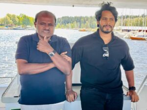 Nikhil Kumar Instagram - ನನ್ನ ಧೈರ್ಯ,ಭರವಸೆ ಎಲ್ಲವೂ ನನ್ನ ಅಪ್ಪ. ಸಂಕಷ್ಟ ಬಂದಾಗ ಸಂತೈಸಿ ಕೈ ಹಿಡಿದು ನಡೆಸುವ, ಕೆಳಗೆ ಬಿದ್ದಾಗ ಮೇಲೆತ್ತುವ, ಸಂತೋಷ ಬಂದಾಗ ಸಮಾಧಾನ ಇರಲಿ ಎಂದು ಎಚ್ಚರಿಸುವ ತಂದೆ, ಪ್ರತ್ಯಕ್ಷ ದೈವವೇ ಹೌದು.
ನನ್ನ ಪೂಜ್ಯ ಅಪ್ಪನಿಗೆ ಹಾಗೂ ಎಲ್ಲಾ ತಂದೆಯರಿಗೆ ಅಪ್ಪಂದಿರ ದಿನದ ಶುಭಾಶಯಗಳು😊 My inspiration,my strength,his dedication,his determination and his promptness towards building the society has always inspired me,Wishing everyone a very happy Father’s Day 🤗