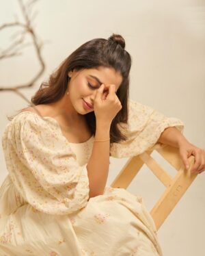 Nikhila Vimal Instagram - Laila from parallel universe 🤍
Photographer : @jibinartist @plan.b.action 

Styling : @styledbysmiji

Makeup : @femyantony

Outfit : @Bunastudio

Jewellery : @kirikiri

Cam asst : @dayonphotos