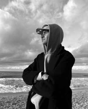 Nikita Kiosse Instagram - — заметки из путешествий:
«неважно куда занесло,
я всегда найду мой путь домой»
