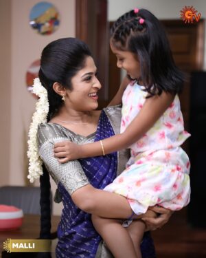 Nikitha Rajesh Instagram - The Tom and Jerry couple 😂❤️

மல்லி | திங்கள் - ஞாயிறு | 9.30 PM

#SunTV #Malli #MalliOnSunTV #TamilSerials #Serials #SunDigital