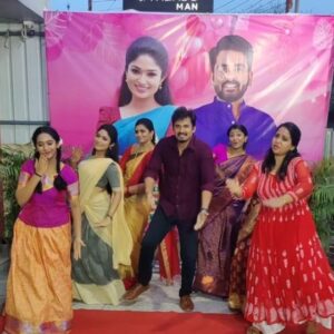 Nikitha Rajesh Instagram - Acho Acho Achachoo trending song with Malli Family🥰💐
.
.
.
#malliserial #suntv #suntvserialactress #trendingreels #mallisuntv #tamiltvshows #saregamatvshows #tamiltvexpress #tamilserialexpress
