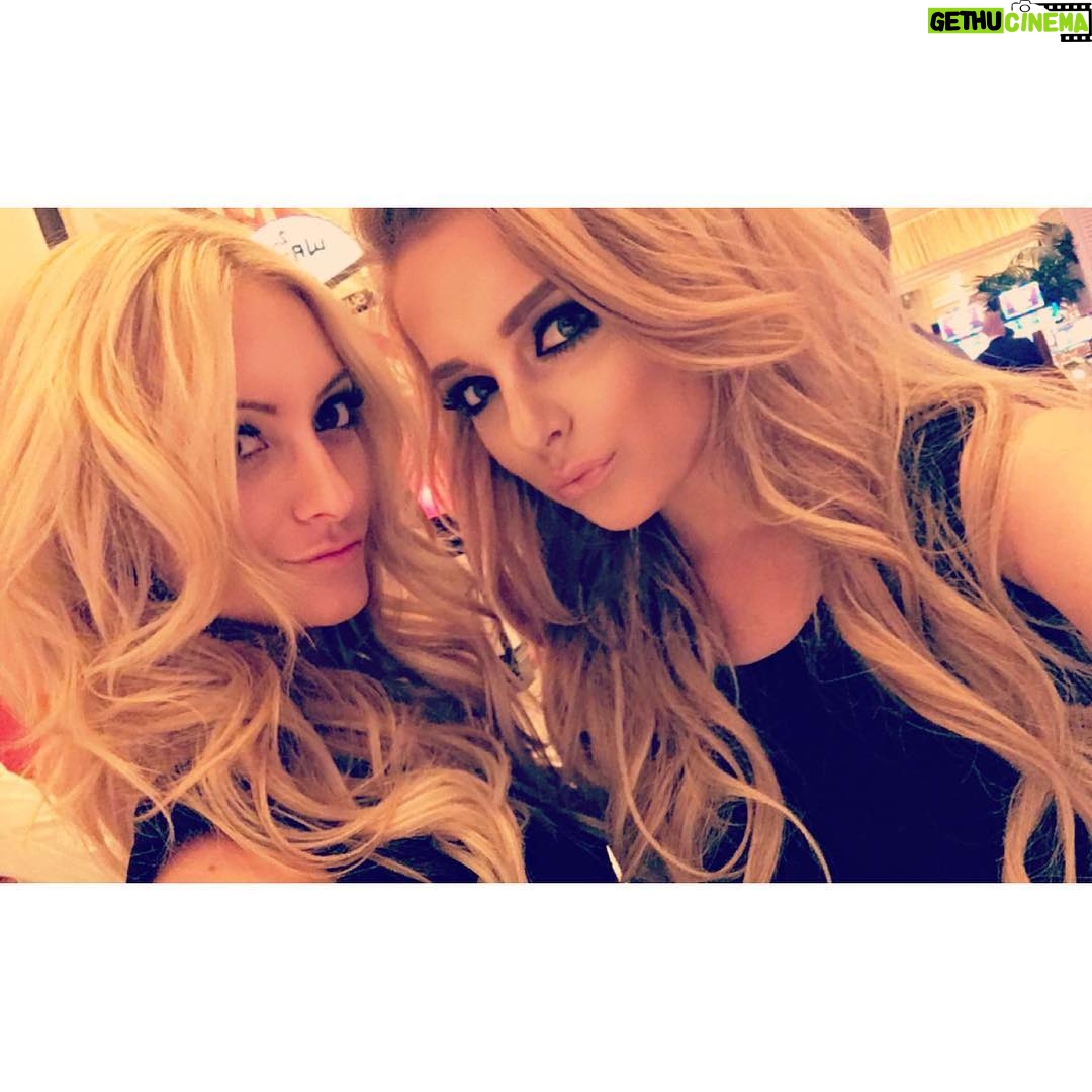 Nikki BreAnne Wells - 262 Likes - #vegastwins