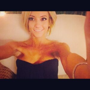 Nikki BreAnne Wells Instagram - 🌴Official #island #girl🌙 #Hawaii #underthestars ✨ #vaca #xox