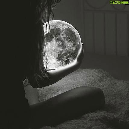 Nikki BreAnne Wells - 130 Likes - goodnight moon