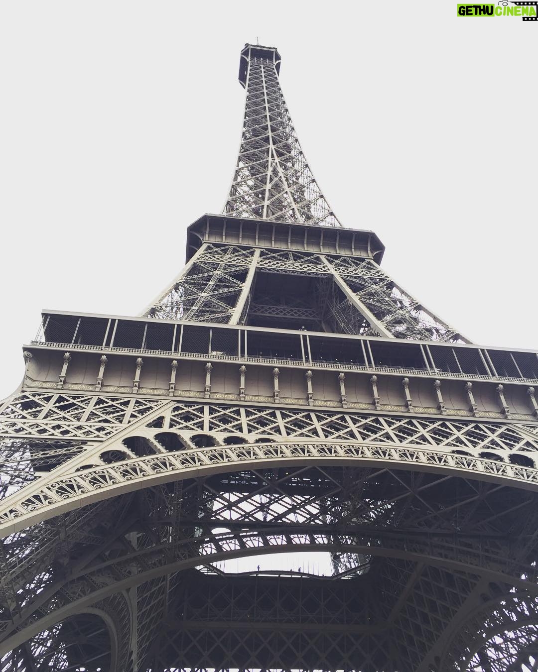 Nikki BreAnne Wells - 100 Likes - ❤️l'amour de #paris - je pourrais rester pour toujours 😍 current #pov #france #xo #cloudy #eiffeltower #love