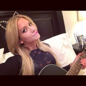 Nikki BreAnne Wells Instagram - rar tunes🐱