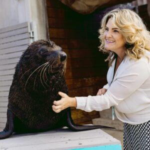 Nikki Britton Instagram - Saturday. Taronga Zoo. 
Fell in love with Bondi the rescue seal (Chubby   hairy = ❤️🫦) then did some comedy with me mates. 10/10. Check out the rest of the @twilightattaronga program. It’s the best. And thanks @daramunnis for capturing our meet cute 📸 Even though it pissed it with rain for the duration of my set, I couldn’t wipe the grin from my bouche. 😍