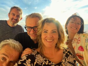 Nikki Britton Instagram - The cutest crew and the sluttiest sunsets on @pocruises 🚢🌅🧡