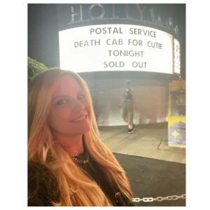 Nikki Griffin Instagram - I first heard Death Cab for Cutie in 2005 at ‘The Bait Shop’ in Orange County. 😉 18 years later, and they sounded fantastic at the Hollywood Bowl. The Postal Service gave an incredible performance, too. Thanks, @michelemorrow, for the last minute tickets! 
•
•
#DeathCabforCutie #ThePostalService #sethcohenstarterpack