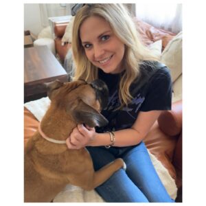 Nikki Griffin Instagram - Monday/Weekend Recap: So excited that Sweet Lady Jane reopened! I got a cake! It’s yellow cake with chocolate icing and reminds me of childhood. Had a super chill weekend running errands, playing video games, hugging dogs, and having lunch with tiny ballerinas.