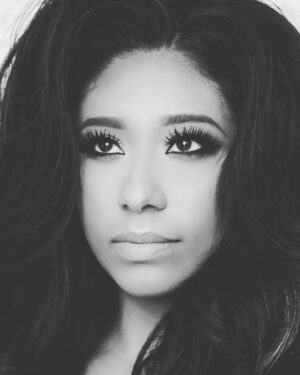 Nikki Vanderdyz Instagram - Beauty is only skin deep. 😚