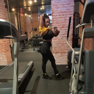 Nikki Vanderdyz Instagram - I am becoming more and more proud of my body and the work I’ve been putting in. 🙌🏾🏋🏽‍♀️💪🏽