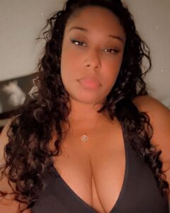 Actress Nikki Vanderdyz HD Instagram Photos and Wallpapers November 2023