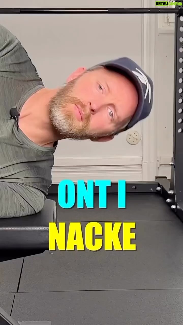 Niklas Andersson - 3.1K Likes - Har du ont i nacken ofta, eller jämt för den delen så kan det vara så att din nacke skulle må bättre av att röra mer på sig och bli lite tåligare.
Då tycker jag du ska titta på detta klipp upprepade gånger och lyssna riktigt noga på vad jag säger 😉
Kom ihåg att allt som gör ont inte behöver tränas, ibland behöver det bara få exempelvis mer avslappning, sömn och sundare livsstilsvanor som exempel. Men det är fan aldrig fel och ha en stark jäkla nacke heller.
Man vet aldrig när man åker på en nacksving 🤪
