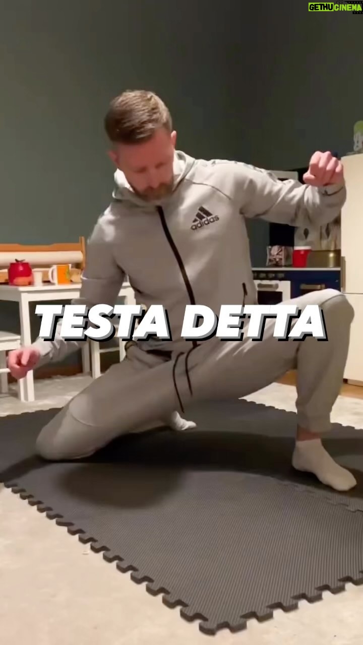 Niklas Andersson - 1.9K Likes - En övning hämtad från kampsport
Vad är den bra för? Lite oklart men det är ett sexigare sätt att ta sig upp från rumpan.
Varför gör man den? Bla för att värma upp höfter och lite knä.
Kan man leva ett bra liv utan att klara detta? Ja det kan du, men kanske kul att testa om du klarar det? Det ser ju ganska enkelt ut… klarar du?