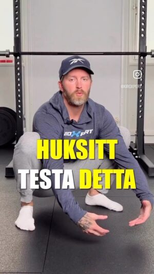 Niklas Andersson Instagram - Vill du kunna sitta på huk eller göra en djupare knäböj?

Här går jag igenom ett enkelt sätt att göra det, grejen är bara att du troligen inte kommer greja det tills imorgon, det kommer ta lite tid och lite olika lång tid beroende på person.

Poängen är dock att befinna sig så nära en full huksitt som möjligt och med små steg och hjälp av vikter sakta men säkert, klara av att sitta där avslappnat. Eller knäböja så pass djupt som man vill.

#huksitt #squats #knäböj #rörlighet #mobillity #träning