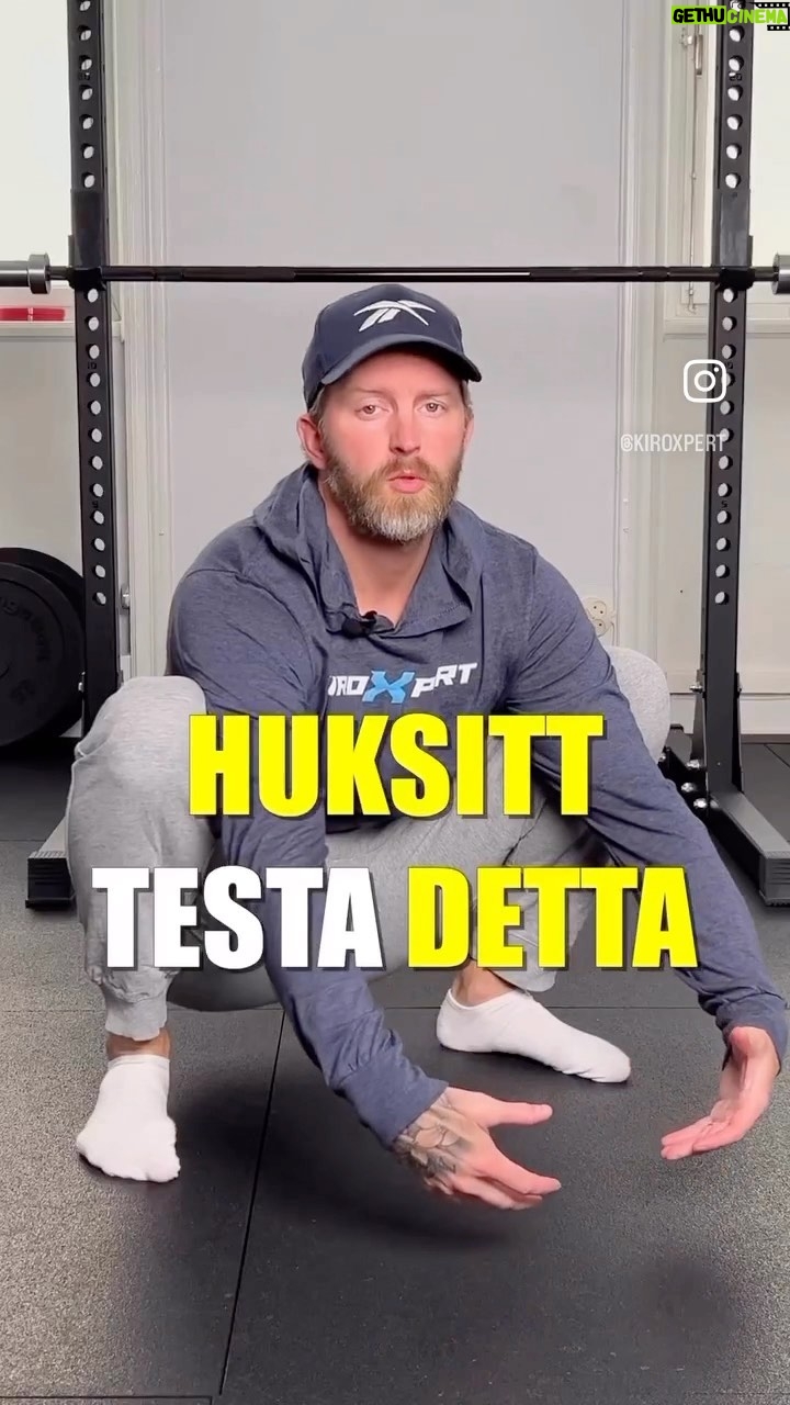 Niklas Andersson - 1.3K Likes - Vill du kunna sitta på huk eller göra en djupare knäböj?
Här går jag igenom ett enkelt sätt att göra det, grejen är bara att du troligen inte kommer greja det tills imorgon, det kommer ta lite tid och lite olika lång tid beroende på person.
Poängen är dock att befinna sig så nära en full huksitt som möjligt och med små steg och hjälp av vikter sakta men säkert, klara av att sitta där avslappnat. Eller knäböja så pass djupt som man vill.
#huksitt #squats #knäböj #rörlighet #mobillity #träning