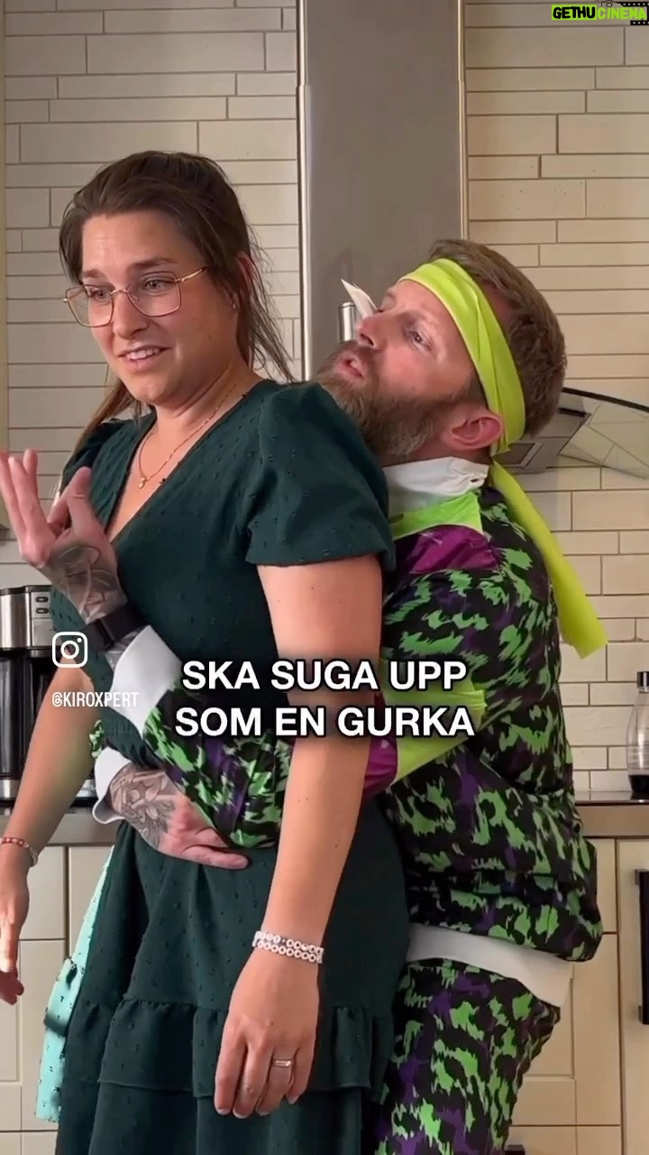 Niklas Andersson - 3.4K Likes - Sluta sug in naveln när du gör knäböj, att pressa upp inälvorna i bröstkorgen gör inte din rygg mer ”stabil” tvärt om.
Satsa på buktryck istället om du har behov av stöd och stöttning i en lyft 👌
