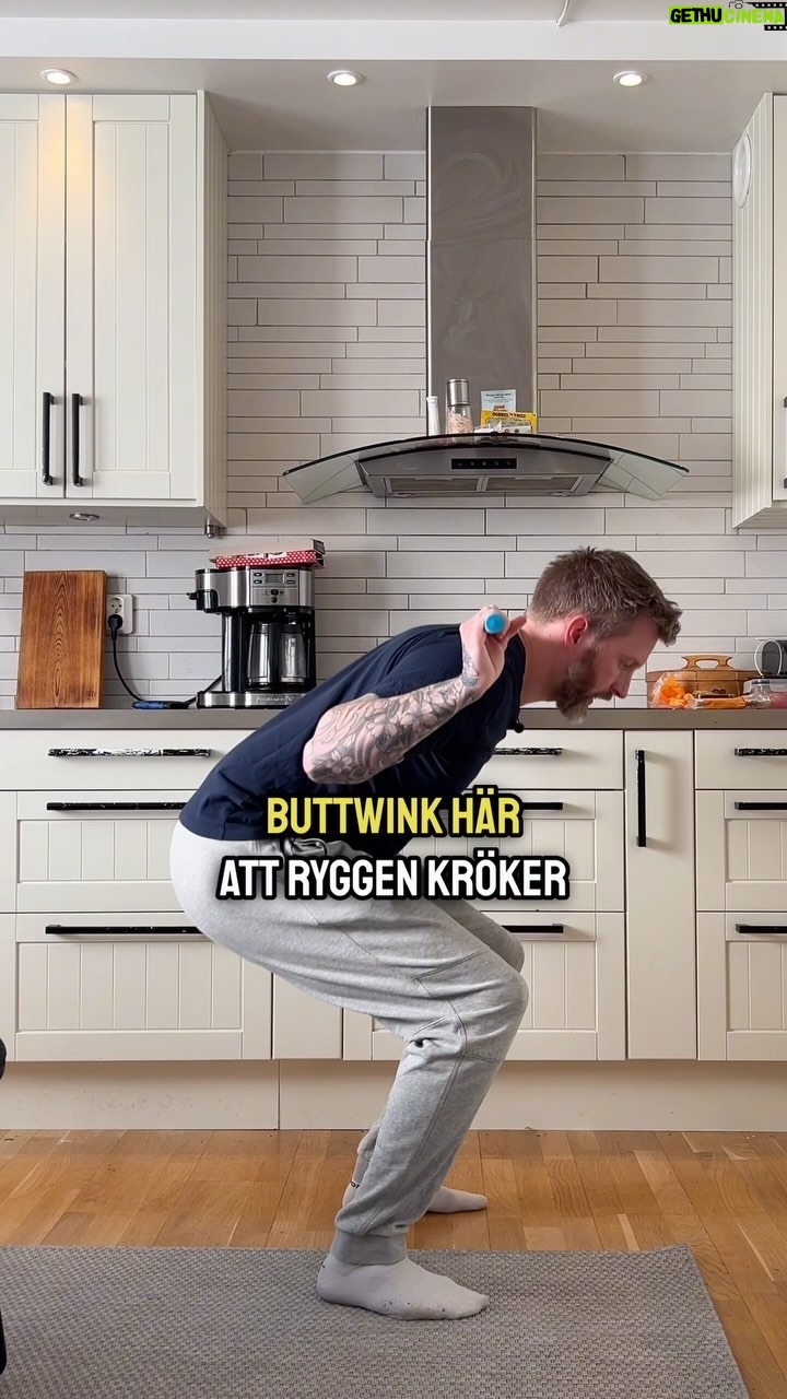 Niklas Andersson - 1.3K Likes - Hur du böjer på benen med en stång utan massa jävla krångel!