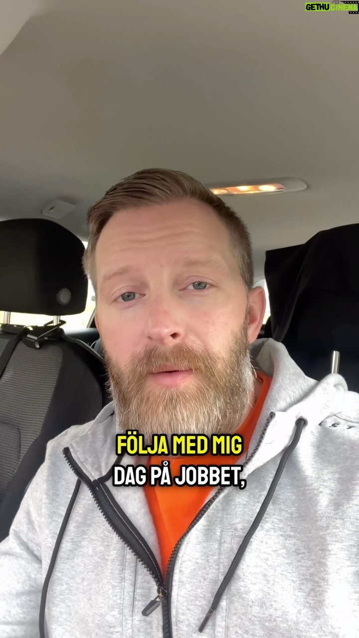Niklas Andersson - 1.4K Likes - En typisk dag i primärvården, fick skrämma skiten ut Anna också 😄 riktigt glamorös vardag som ni ser 🙃