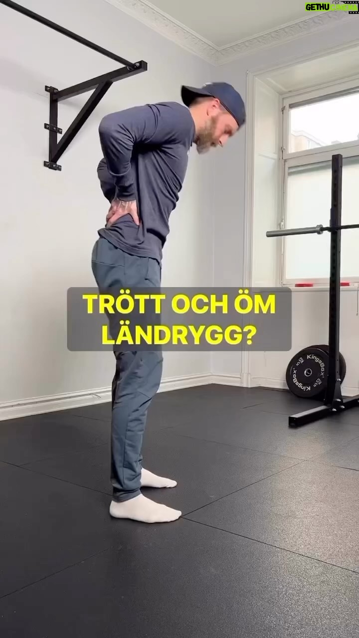 Niklas Andersson - 1.1K Likes - Det va länge sedan vi gjorde en klassisk övning, så här har ni en ytterligare att lägga i arsenalen. Som ett vanligt rygglyft fast från en annan position.
Dock så behöver inte världen fler övningar, den behöver människor som förstår sina smärtsamma problem bättre