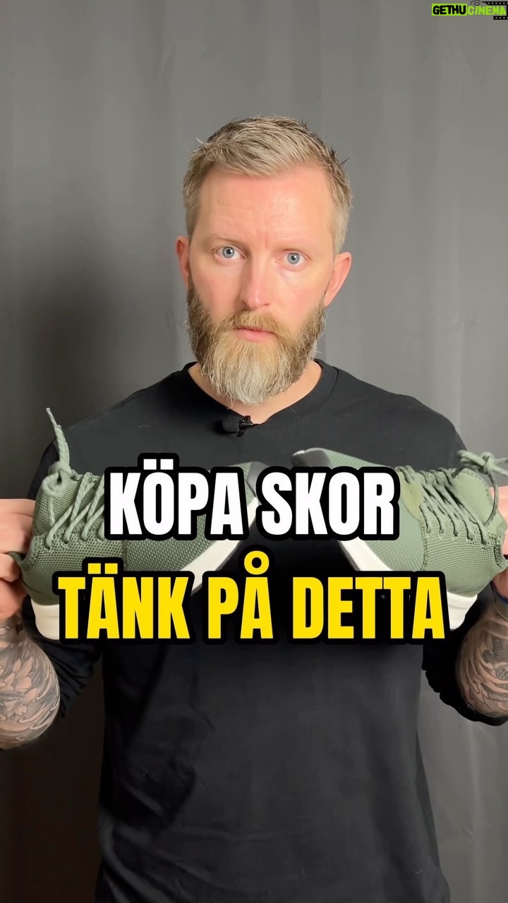 Niklas Andersson - 1.9K Likes - Från och till får jag frågor kring vilka typer av skor jag rekommenderar. Så här har ni en video om vad jag tycker, och spoiler alert 🚨 jag tycker man ska köpa skor som känns sköna.
Kanske låter väldigt uppenbart att dom ska kännas sköna, men nu handlar detta om vad jag tycker och jag tycker så, sen kan det vara rätt och fel.
Så svaret på frågan ” vilka skor är bäst för dig” är dom skönaste….tror jag 🤷♂️