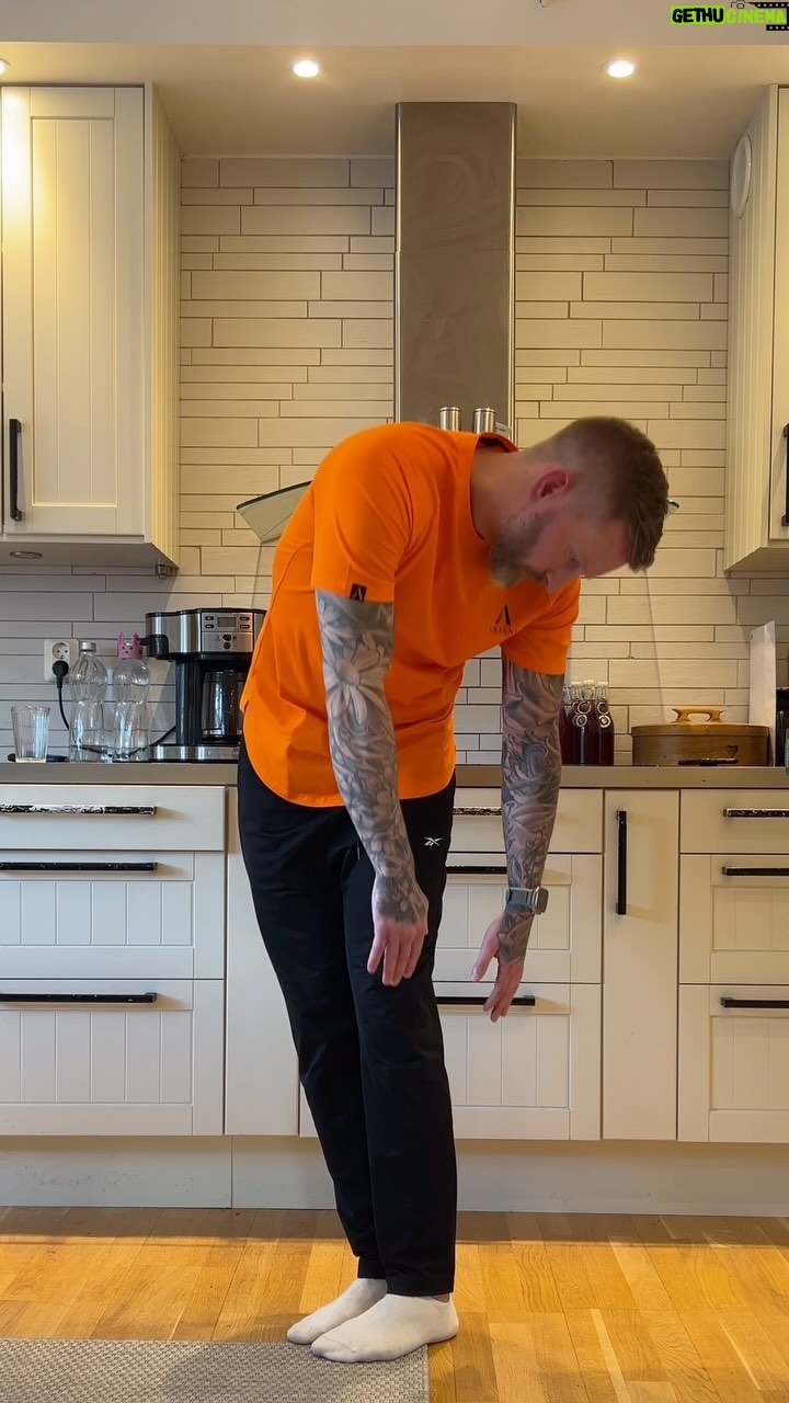 Niklas Andersson - 1.4K Likes - Sätter ytterligare en ostkaka på att väldigt många skulle må bättre i ryggen om som lugnt och metodiskt började röra på den mer.
Röööööör på dig, lite då och då….om du vill