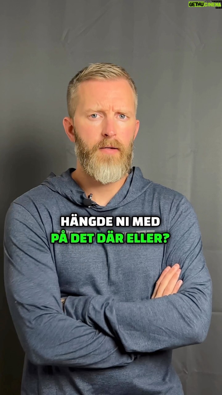 Niklas Andersson - 1.5K Likes - Att du har ont är inte = att du blivit svagare i detta område. Så en fråga man kan ställa sig när det gör ont är, behöver jag verkligen bli starkare här. Behöver jag en till speciell övning?
Eller behöver jag helt enkelt vänja mig mer med det som gör ont. Det kanske inte är helt lätt att känna av osv, men det är just därför jag och mina kollegor finns.
Du kommer dock fortfarande få höra av folk att du har ont pga att du är svag. Det är mer eller mindre lika vanligt som att man får rådet att stretcha allt som gör ont.
I många fall så spelar det heller inte så stor roll, du gör grejer som du tror hjälper samtidigt som saker går över av sig självt. När saker går över av sig själv så kallas det naturalförlopp.
Det händer oavsett vad du gör kan man säga, så gör du massa saker samtidigt som ett naturalförlopp sker så känns det som att det är grejerna som hjälper.
Även här svårt att veta vad som är vad, men det viktiga är ju trots allt att du blir bättre. Men såhär komplex är din kropp typ 😄 ganska fantastiskt