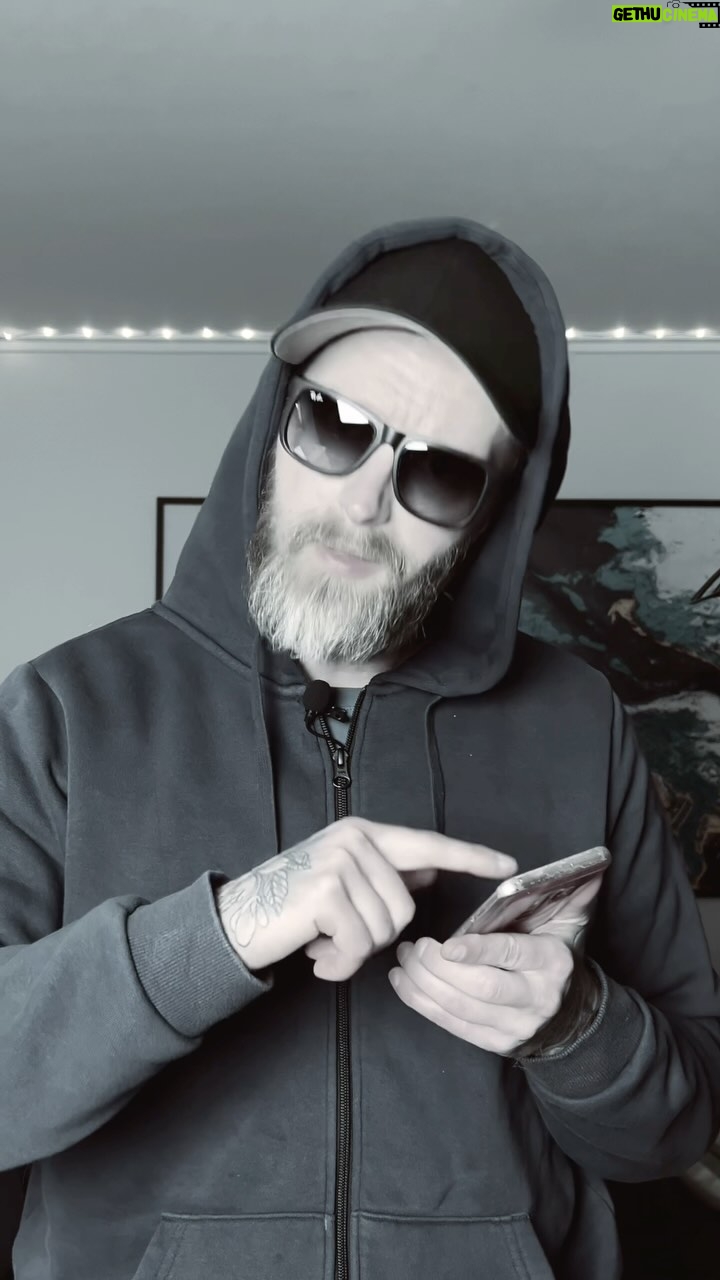 Niklas Andersson - 2.3K Likes - Jag har släppt en ny låt som handlar om att det går jätte bra att köra 20 minuters träningspass och om man gör det så kan det ha en väldigt fin inverkan på din hälsa och ditt välmående.
Stoppa in vad du vill, så länge pulsen går upp och du blir trött. Anpassa efter dagsform men se till att det på något vis sker lite regelbundet.
Och då menar jag varje vecka. Börja smått öka efter behag! Klara, färdiga, GÅ 🫵💪