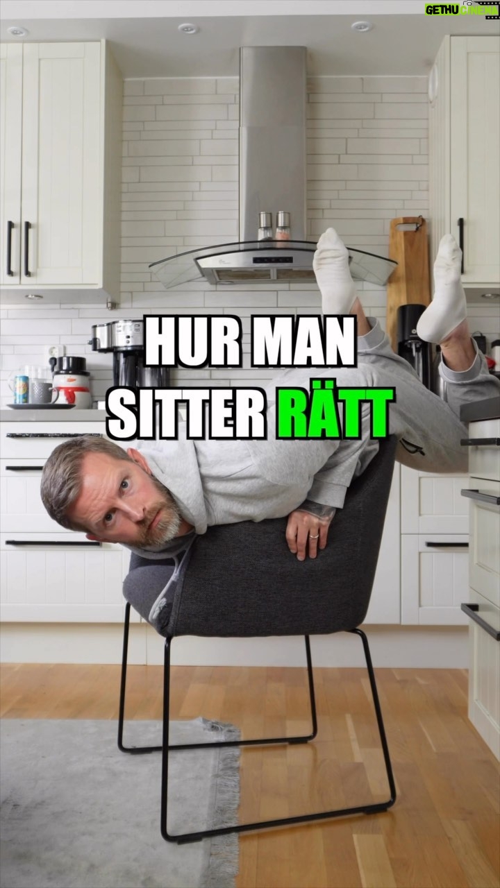 Niklas Andersson - 1.5K Likes - Du behöver inte sitta med snygg hållning, ha väldigt många hållningar. Du kommer mest troligt inte orka sitta i en och samma position ändå 😏. Variera hur du sitter och sitt bekvämt👍