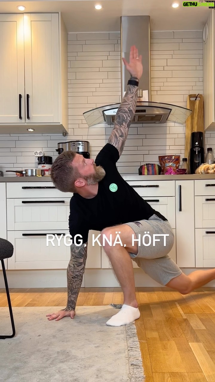 Niklas Andersson - 1.8K Likes - Dagens Gympa, kör den som morgongympa eller närsomhelst gympa. Helt enkelt dagens lite rörelsesnacks, inga konstigheter.
Du kommer efter ett par vändor känna dig lite skönare i kroppen, hepp hepp!
#morgongympa #rörelseglädje #hemmaträning #yoga #köksyoga