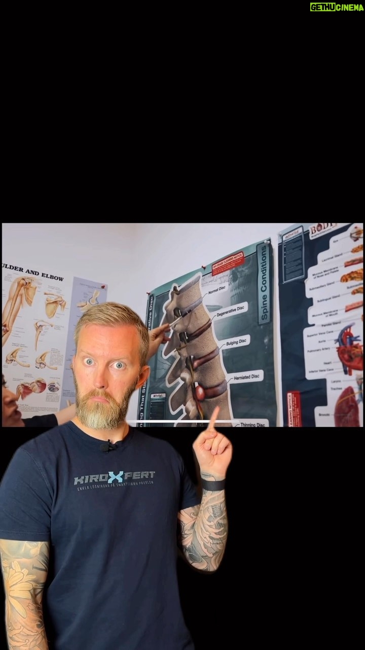 Niklas Andersson - 1.2K Likes - Tänkte ta tillfället i akt och belysa att det som beskrivs som något hemskt som orsakas av att diskarna belastas ojämt över tid, är något som kallas för naturlig åldersförändring.
Vi åldras på både utsida och insida! Självklar kan degenerativa processer i diskarna leda till stora problem för många, men dessa förändringar är också helt naturliga och är inte = smärta för väldigt många.
Tänkte att detta kan vara bra att belysa och ha i bakhuvudet ☺️