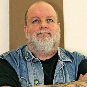 Niklas Strömstedt Instagram - Ingemar! Kommer aldrig att glömma alla turnémil vi rullade runt tillsammans med Nane och Lasse i Lasse Lindbom Band. Så många scener, så många gig. Som vi bar och släpade, riggade och rev. Din galna humor, ditt positiva sinnelag och ditt sagolika sväng. Du kommer att vara saknad. Vi ses längre fram!💜🥁