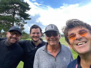 Niklas Strömstedt Instagram - Adam hemma från Australien och Mackan träffades första gången när de var noll år. Nu är de skitlånga och slår skitlånga golfslag och hävdar bestämt att det som deras farsor säger alltid ska tas med en lastbil salt. #scramble #birdies