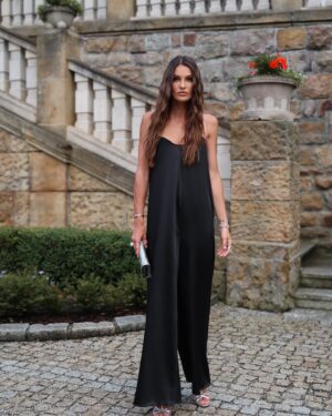 Nikol Švantnerová Instagram - Včerejší Unicredit párty🖤děkuji, byla jsem zase jiná a ten look byl dokonalý! #partytime
Styling: @filipvanek 
Overal: @tomas_nemec 
Makeup and hair: @martinaknizova 
Jewelry: @alo.diamonds