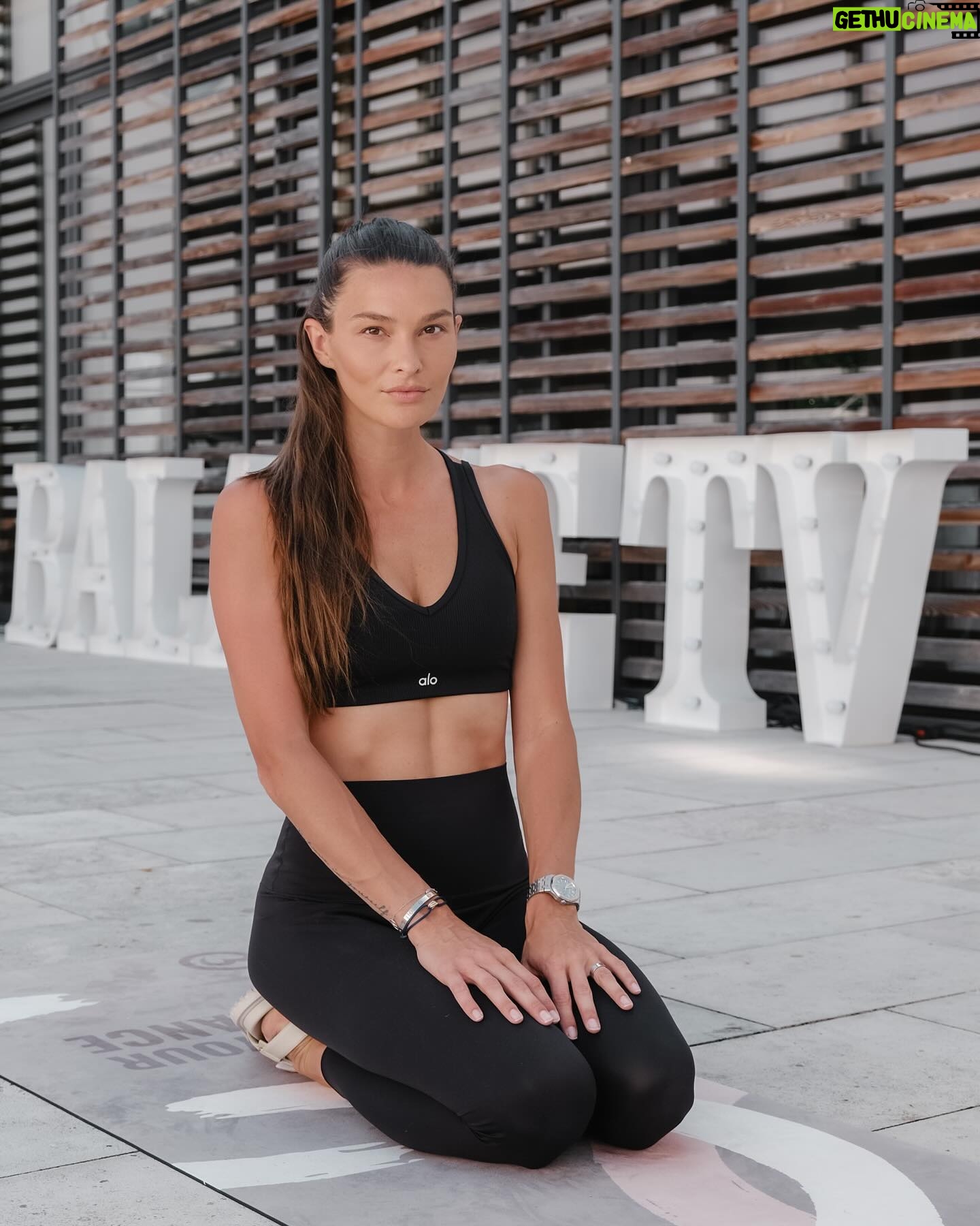 Nikol Švantnerová - 3 Likes - Balance event🌸🧘🏽♀️holky děkuji za dva krásné sportovní dny. Měli jste to vyladěné do detailu a moc jsem si to užila. @tatianazidekova znám už asi 6 let a je hezké sledovat, jak se to vše posunulo a posunuje, přeji spoustu spokojených cvičících klientek a já se přidávám též! #balancesk #sportyevent