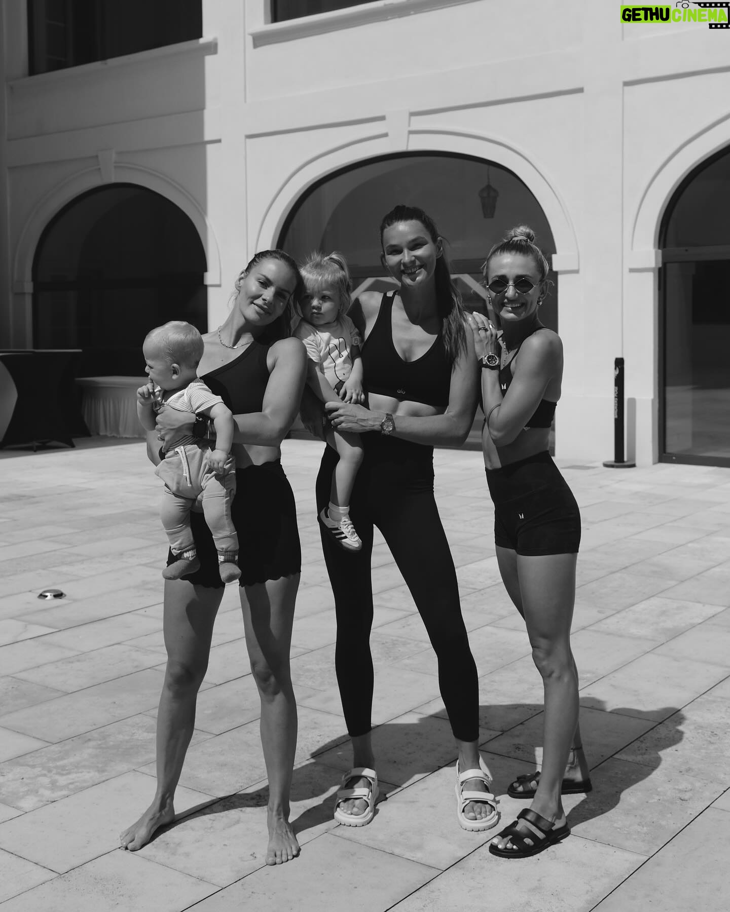 Nikol Švantnerová - 3 Likes - Balance event🌸🧘🏽♀️holky děkuji za dva krásné sportovní dny. Měli jste to vyladěné do detailu a moc jsem si to užila. @tatianazidekova znám už asi 6 let a je hezké sledovat, jak se to vše posunulo a posunuje, přeji spoustu spokojených cvičících klientek a já se přidávám též! #balancesk #sportyevent