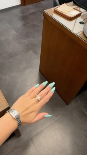 Nikola Mertlová Instagram - Dovolenkové drápky v tiffany blue ✨ @silkferries #barter