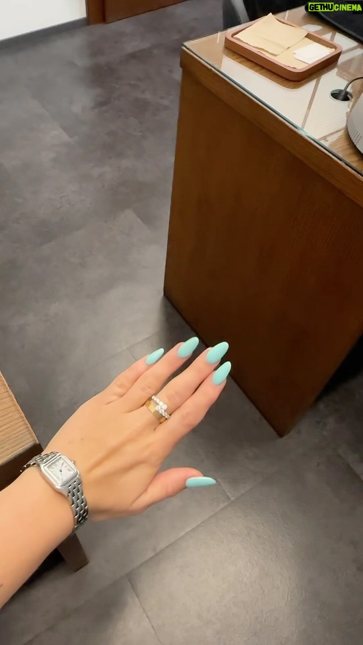 Nikola Mertlová - 17.2K Likes - Dovolenkové drápky v tiffany blue ✨ @silkferries #barter