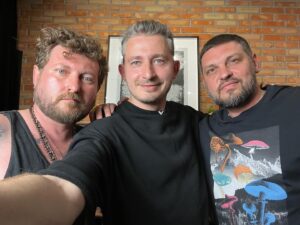 Nikolay Serga Instagram - Записали потужну бесіду з Вовою Золкіним.
Він дозволив нам покурити і подзвонити мамі.
 
@sashachemerov