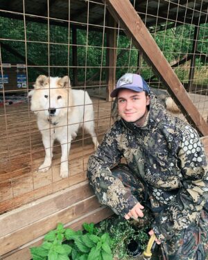 Nikolay Sobolev Instagram - УНИКАЛЬНАЯ СОБАКА... 🦮 

Знакомьтесь, Черке. 
Бессменный вожак стаи. Единственный пёс, дважды прошедший Северный Полюс в упряжке. 
Сейчас ему 17 лет. Удалены две опухоли. 
Войдет в историю настоящей легендой.