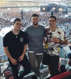 Nikolay Sobolev Instagram - Прошлый год, Минск, мой первый визит в Беларусь🇧🇾 
Концерт Коржа, которого сейчас активно разносит общественность за откровенно противоречивую позицию о протестах. 

Молчать я никогда не умел, а сейчас повод написать пару слов - основательный. Беларусь встретила нас душевно и тепло. Ближайшие геолокационные братья оказались и братьями по духу - их беззаботная непринужденность в общении и оптимизм подкупили сразу. 
Видишь и думаешь «ну, эти точно свои». 

И этих людей сейчас гоняют по улицам, забивают в подъездах палками и обстреливают резиновыми пулями в упор. 
Смотреть на это невыносимо больно, особенно со стороны, ведь несправедливость властей налицо, а сделать мы ничего не можем. 

Обращаясь к протестующим, скажу одно - за вами наблюдает весь цивилизованный мир, не сдавайте позиции, но рассчитывайте силы. Эту битву вы, скорее, проиграете, но исход «войны» один - дни кровавого Лукашенко, в качестве политического лидера, сочтены. Он перешёл черту. Конец предсказуем. Хотел обнулиться, но, похоже, минуснётся. 

И этого добьетесь вы, общими силами. Хотя вам уже есть чем гордиться. 
Вы на пути к достижению главного демократического правила, самому эффективному способу защиты от тирании. 
Сменяемость власти. 

Правоохранителям - позор. За то что забыли свою основную функцию - защищать людей. Предательство своего народа не прощается, кровавый след не смоешь с рук. Подумайте о своём наследии и остановите зверства.
@masterildar @dimagordey